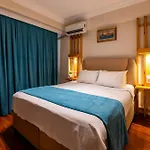 Maniz Aparthotel 3*