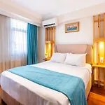 Maniz Aparthotel 3*