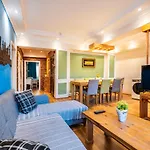 Aparthotel Maniz 3*