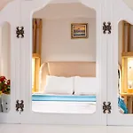Maniz Istanbul