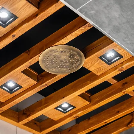 Maniz Hotel apartamentowy 4*