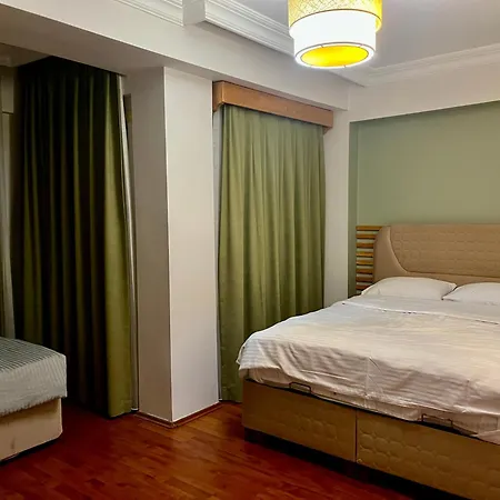 Maniz Aparthotel 3*