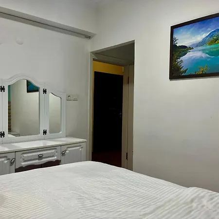 Maniz Aparthotel