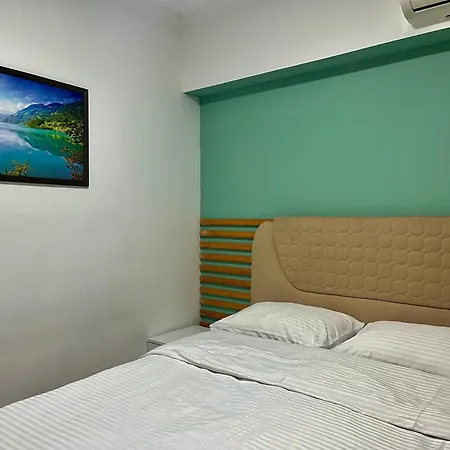 Aparthotel Maniz 3*
