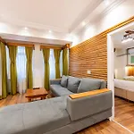 Maniz Istanbul